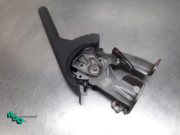 Parking brake lever from a Suzuki SX4 (EY/GY) 1.6 DDiS 2006