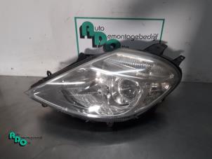 Used Headlight, left Citroen C8 (EA/EB) 2.2 HDi 16V Price € 75,00 Margin scheme offered by Autodemontagebedrijf Otte