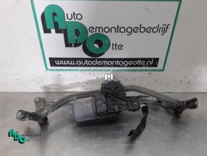 Gebrauchte Scheibenwischermotor + Mechanik Peugeot 207/207+ (WA/WC/WM) 1.4 16V VTi Preis € 30,00 Margenregelung angeboten von Autodemontagebedrijf Otte