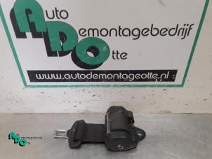 Used Rear seatbelt, left Mercedes Sprinter Price € 25,00 Margin scheme offered by Autodemontagebedrijf Otte