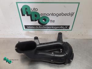 Usados Tubo de aspiración Aire Mazda MX-5 (NB18/35/8C) 1.6i 16V Precio € 20,00 Norma de margen ofrecido por Autodemontagebedrijf Otte