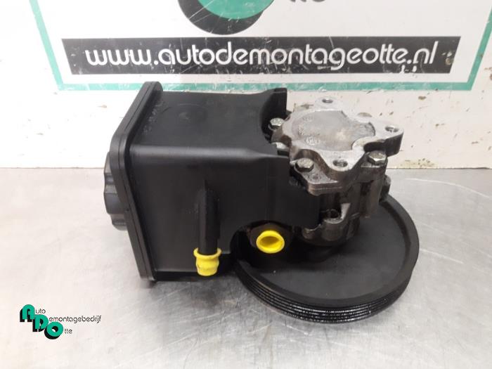 Usagé Pompe de direction BMW 3 serie (E46/4) 320d 16V Prix € 25,00 Règlement à la marge proposé par Autodemontagebedrijf Otte