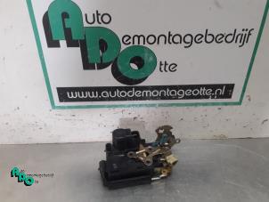 Używane Mechanizm blokady drzwi prawych wersja 2-drzwiowa Chevrolet Kalos (SF48) 1.2 Cena € 25,00 Procedura marży oferowane przez Autodemontagebedrijf Otte
