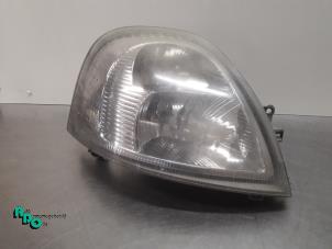 Used Headlight, right Opel Movano (4A1; 4A2; 4B2; 4B3; 4C2; 4C3) 2.5 CDTI 16V DPF Price € 30,00 Margin scheme offered by Autodemontagebedrijf Otte