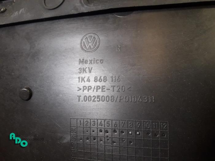 Revêtement portière haut 4portes arrière droite d'un Volkswagen Jetta III (1K2) 1.9 TDI 2006