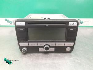 Used Radio CD player Volkswagen Jetta III (1K2) 1.9 TDI Price € 75,00 Margin scheme offered by Autodemontagebedrijf Otte