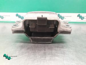 Used Gearbox mount Volkswagen Jetta III (1K2) 1.9 TDI Price € 20,00 Margin scheme offered by Autodemontagebedrijf Otte