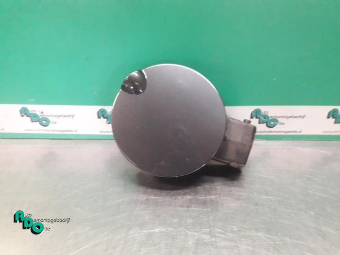 Tank cap cover from a Seat Ibiza III (6L1) 1.4 16V 85 2008