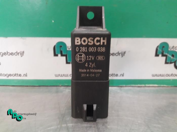 Glow plug relay Volkswagen Caddy III 1.6 TDI 16V 038907281D