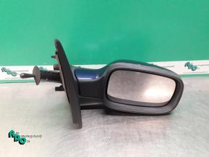 Used Wing mirror, right Renault Clio III (BR/CR) 1.4 16V Price € 15,00 Margin scheme offered by Autodemontagebedrijf Otte