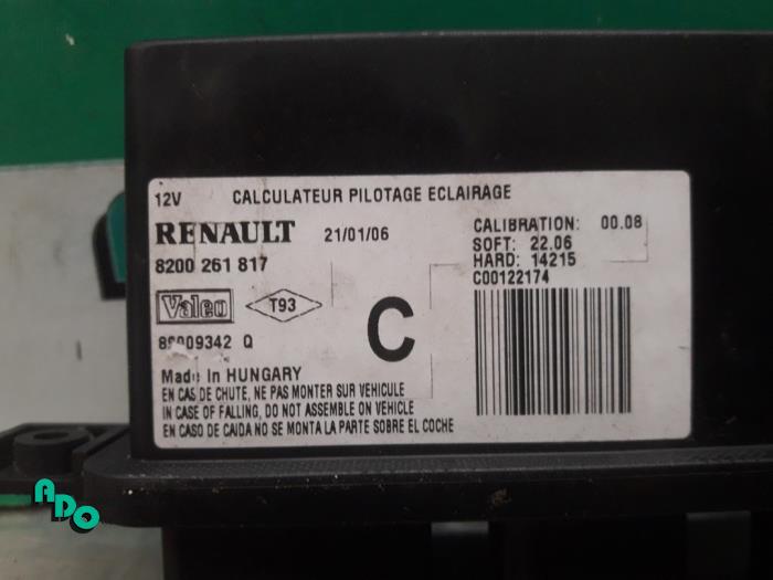 Ordenadores de iluminición de curva de un Renault Clio III (BR/CR) 1.4 16V 2006