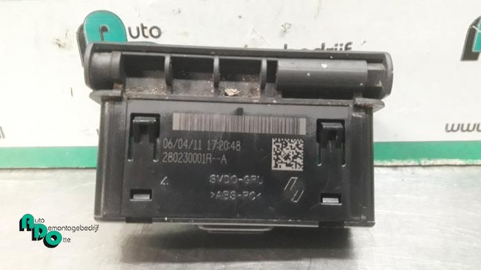 Zlacze AUX/USB z Renault Twingo II (CN) 1.5 dCi 90 FAP 2011