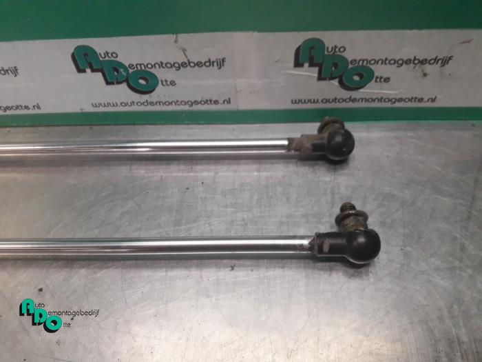 Set of tailgate gas struts from a Toyota Starlet (EP8/NP8) 1.3 Friend,XLi 12V 1995