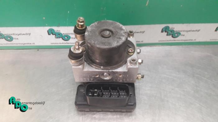 Używane Pompa ABS Daihatsu Cuore (L251/271/276) 1.0 12V DVVT Cena € 35,00 Procedura marży oferowane przez Autodemontagebedrijf Otte