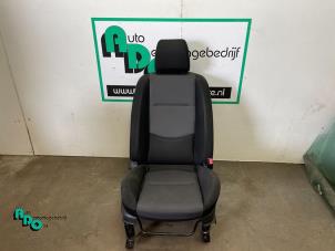 Używane Fotel prawy Mazda 5 (CR19) 2.0i 16V Cena € 75,00 Procedura marży oferowane przez Autodemontagebedrijf Otte