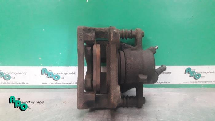 Front brake calliper, left from a Renault Clio III Estate/Grandtour (KR) 1.2 16V TCE 100 2009