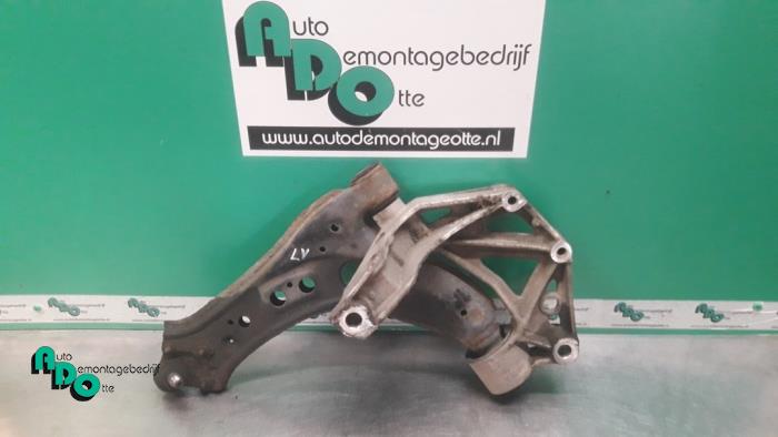 Front wishbone, left from a Volkswagen Polo IV (9N1/2/3) 1.9 TDI 100 2008