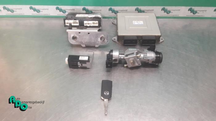 Used Ignition lock + computer Mazda 5 (CR19) 2.0i 16V Price € 150,00 Margin scheme offered by Autodemontagebedrijf Otte