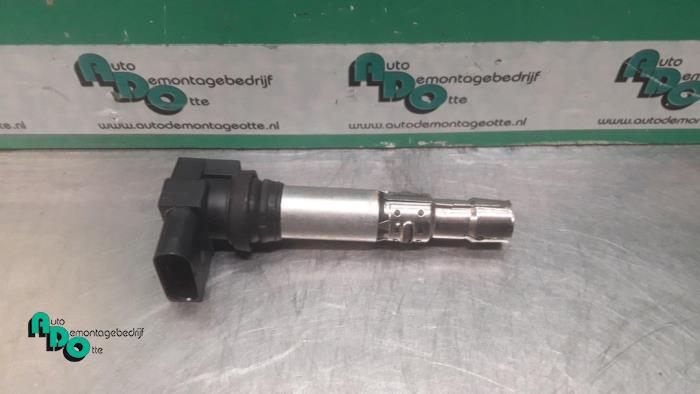 Ignition coil from a Volkswagen Touran (1T1/T2) 1.6 FSI 16V 2004