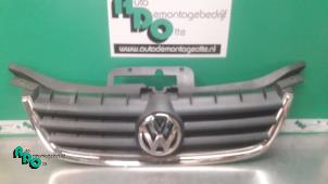 Usagé Calandre Volkswagen Touran (1T1/T2) 1.6 FSI 16V Prix € 35,00 Règlement à la marge proposé par Autodemontagebedrijf Otte