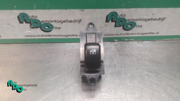 Usados Interruptor de ventanilla eléctrica Chevrolet Tacuma 1.6 16V Precio € 10,00 Norma de margen ofrecido por Autodemontagebedrijf Otte