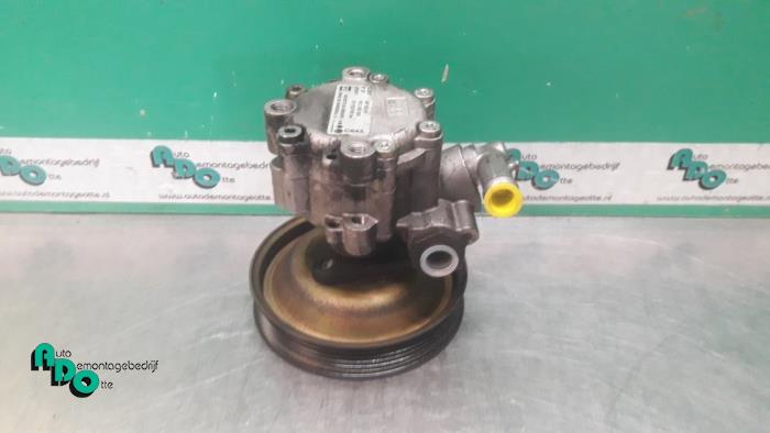 Usagé Pompe de direction Alfa Romeo 156 (932) 2.0 JTS 16V Prix € 25,00 Règlement à la marge proposé par Autodemontagebedrijf Otte