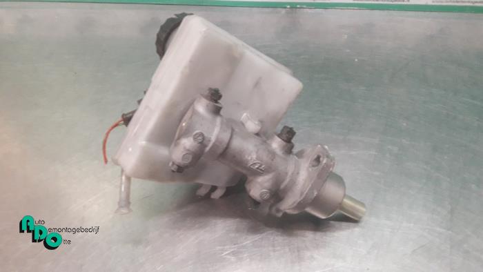 Master cylinder from a Peugeot 206 (2A/C/H/J/S) 1.4 XR,XS,XT,Gentry 2001