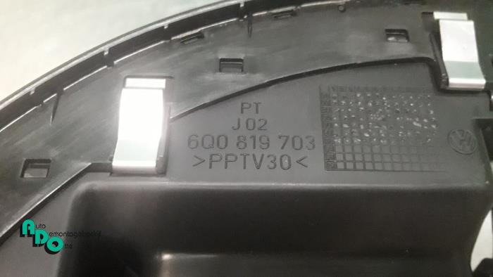 Grille aération tableau de bord d'un Volkswagen Polo IV (9N1/2/3) 1.9 TDI 100 2008