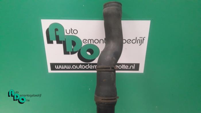 Air intake hose from a Volkswagen Polo IV (9N1/2/3) 1.9 TDI 100 2008