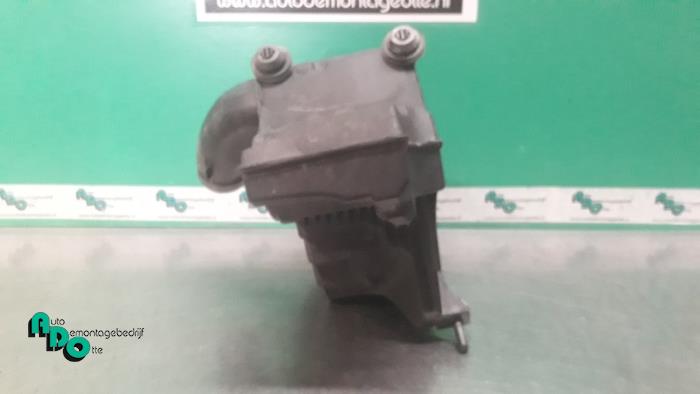 Air box from a Renault Clio III Estate/Grandtour (KR) 1.2 16V TCE 100 2009