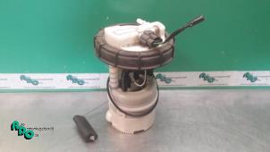 Used Electric fuel pump Renault Clio III Estate/Grandtour (KR) 1.2 16V TCE 100 Price € 25,00 Margin scheme offered by Autodemontagebedrijf Otte