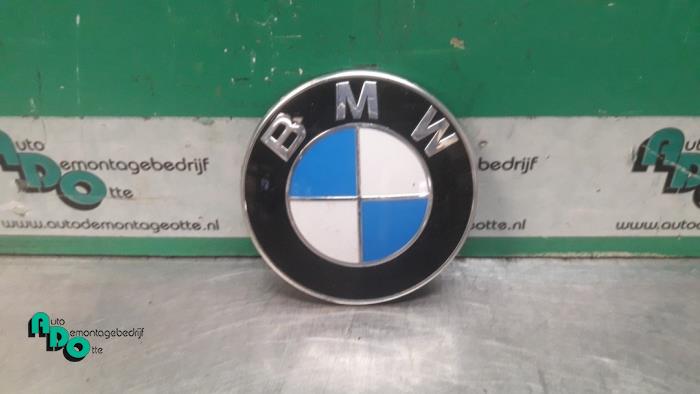 Emblem from a BMW 3 serie Touring (E36/3) 318i 1996