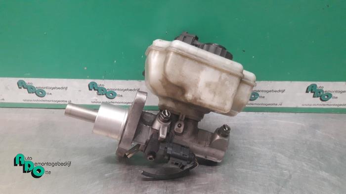 Master cylinder from a Volkswagen Touran (1T1/T2) 1.9 TDI 105 Euro 3 2006