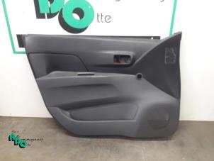 Używane Tapicerka drzwi lewych przednich wersja 4-drzwiowa Daihatsu Cuore (L251/271/276) 1.0 12V DVVT Cena € 40,00 Procedura marży oferowane przez Autodemontagebedrijf Otte