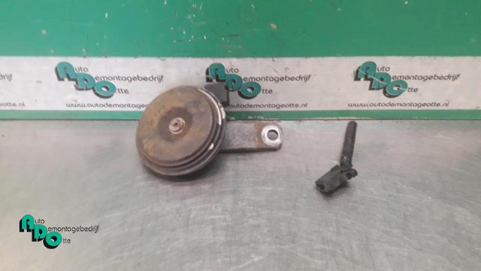 Używane Klakson Daihatsu Cuore (L251/271/276) 1.0 12V DVVT Cena € 10,00 Procedura marży oferowane przez Autodemontagebedrijf Otte