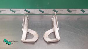 Used Bonnet Hinge Peugeot Expert (G9) 1.6 HDi 90 Price € 30,25 Inclusive VAT offered by Autodemontagebedrijf Otte