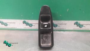 Used Electric window switch Peugeot Expert (G9) 1.6 HDi 90 Price € 12,10 Inclusive VAT offered by Autodemontagebedrijf Otte