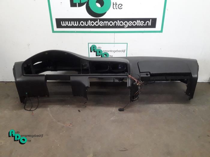 Używane Panel BMW 8 serie (E31) 850i, Ci 5.0 Cena € 175,00 Procedura marży oferowane przez Autodemontagebedrijf Otte