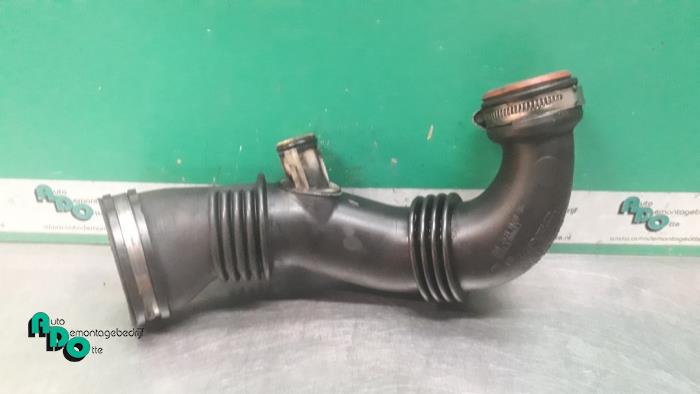 Air intake hose from a Citroën Berlingo 1.6 Hdi 75 16V Phase 1 2008
