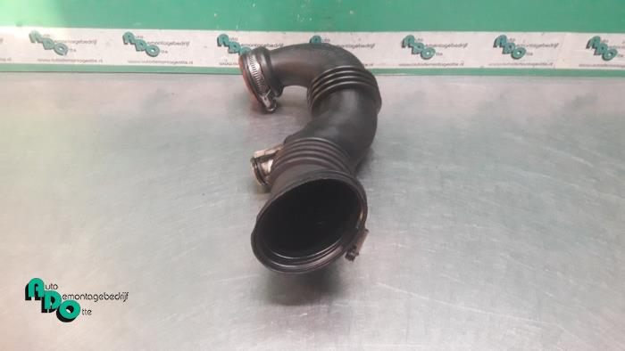 Air intake hose from a Citroën Berlingo 1.6 Hdi 75 16V Phase 1 2008