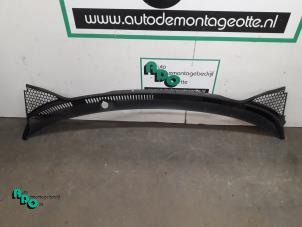 Used Cowl top grille Peugeot 207/207+ (WA/WC/WM) 1.4 16V VTi Price € 20,00 Margin scheme offered by Autodemontagebedrijf Otte