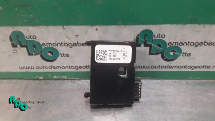 Begagnade Styrboxsensor Volkswagen Caddy III (2KA,2KH,2CA,2CH) 2.0 SDI Pris € 15,00 Marginaltabell erbjuds av Autodemontagebedrijf Otte