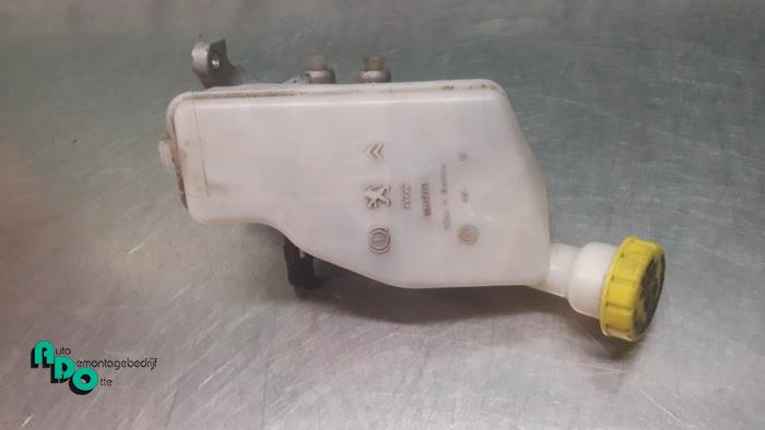 Used Master cylinder Peugeot 207/207+ (WA/WC/WM) 1.4 16V VTi Price € 25,00 Margin scheme offered by Autodemontagebedrijf Otte