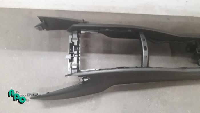 Middle console from a Peugeot 207 CC (WB) 1.6 16V 2008
