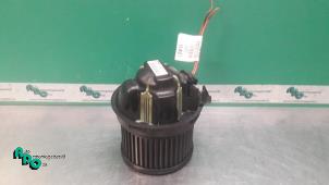 Used Heating and ventilation fan motor Peugeot 207 CC (WB) 1.6 16V Price € 20,00 Margin scheme offered by Autodemontagebedrijf Otte