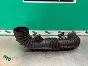 Used Air intake hose Mercedes Vito (639.6) 2.2 111 CDI 16V Price € 15,00 Margin scheme offered by Autodemontagebedrijf Otte