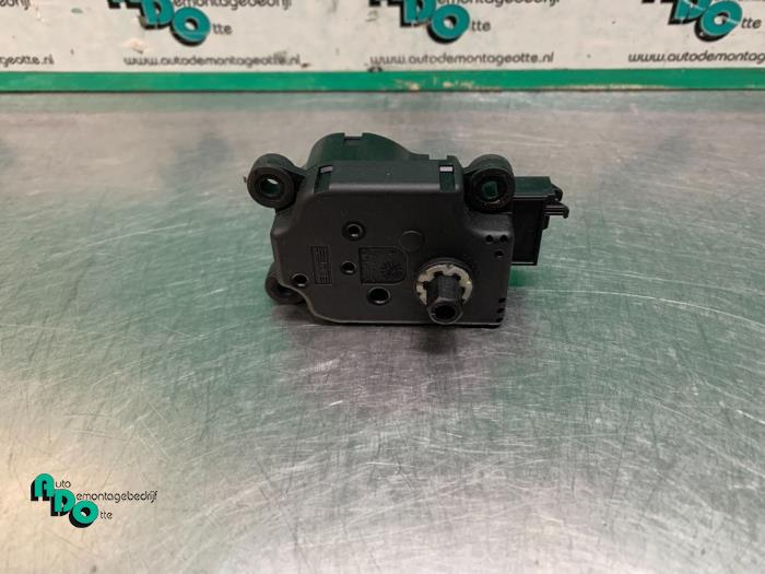 Heater valve motor Mercedes CLK 3.2 320 V6 18V A2038201642 BEHR