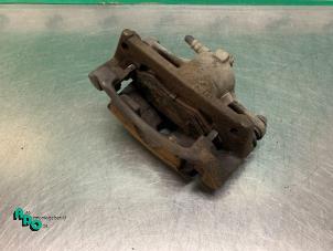 Used Front brake calliper, left Opel Agila (A) 1.2 16V Price € 20,00 Margin scheme offered by Autodemontagebedrijf Otte