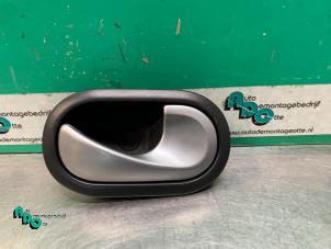 Gebrauchte Türgriff 4-türig rechts hinten Renault Clio III (BR/CR) 1.5 dCi FAP Preis € 10,00 Margenregelung angeboten von Autodemontagebedrijf Otte