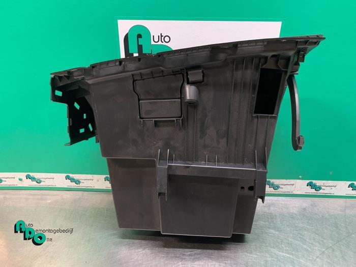 Glovebox from a Renault Clio III (BR/CR) 1.5 dCi FAP 2011